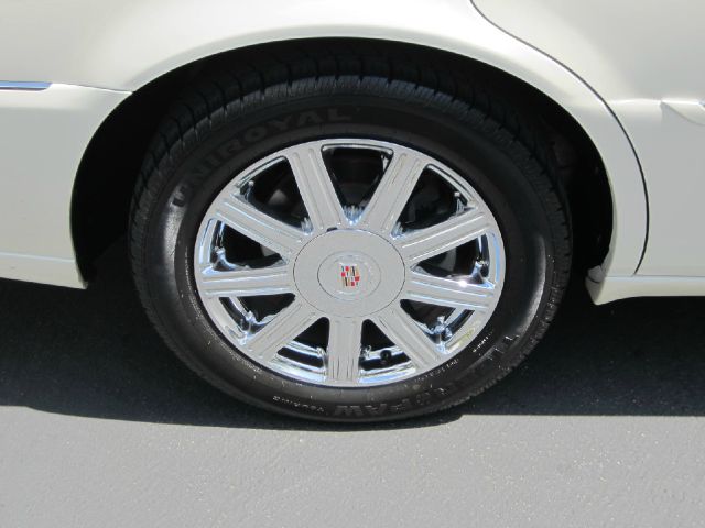 Cadillac DTS 2008 photo 14