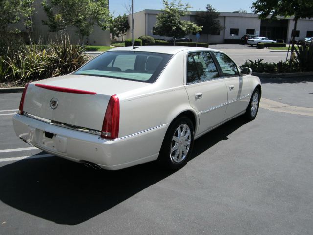 Cadillac DTS 2008 photo 2