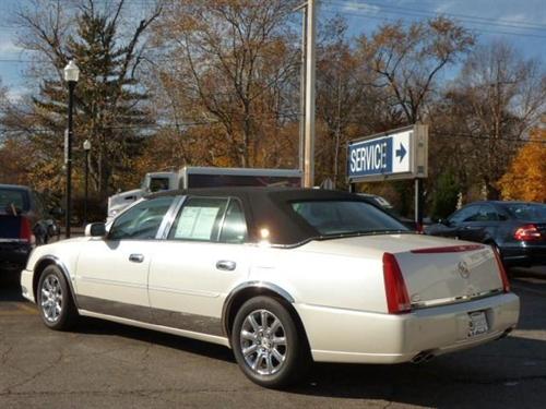 Cadillac DTS 2008 photo 2