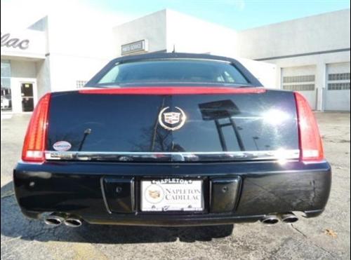 Cadillac DTS 2008 photo 2