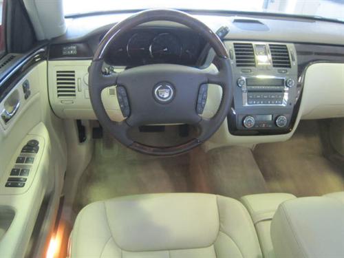 Cadillac DTS 2008 photo 2