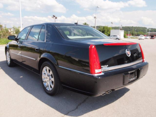 Cadillac DTS 2008 photo 2