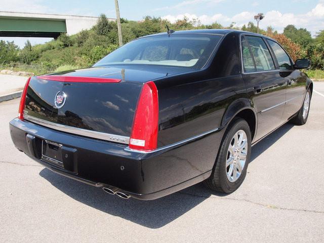 Cadillac DTS 2008 photo 3