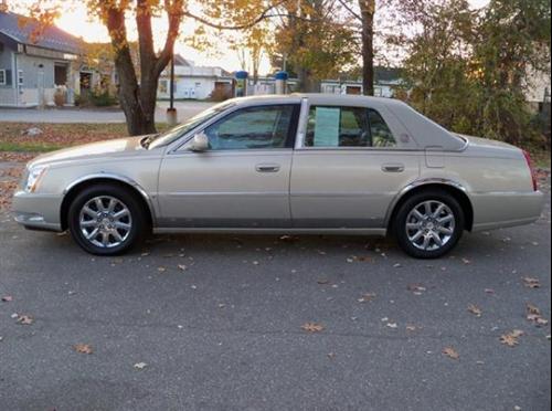 Cadillac DTS 2008 photo 2