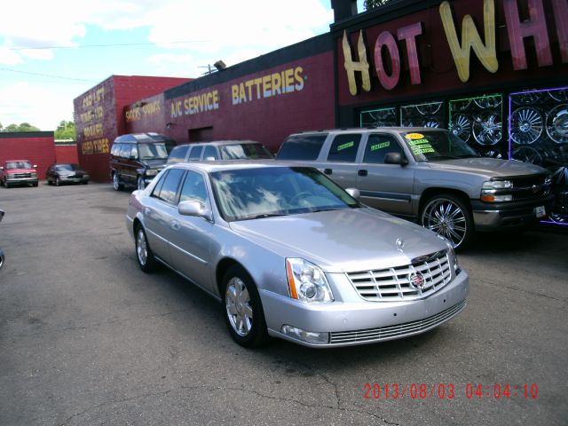 Cadillac DTS 2008 photo 2
