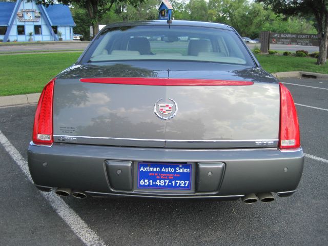 Cadillac DTS SE-R Sedan