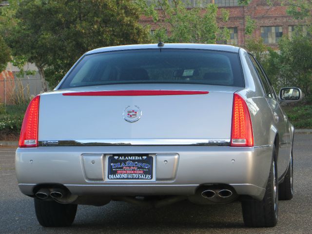 Cadillac DTS 2008 photo 1