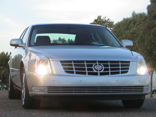 Cadillac DTS 2008 photo 3