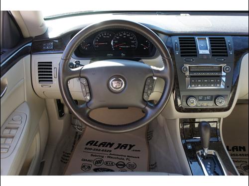 Cadillac DTS 2008 photo 2