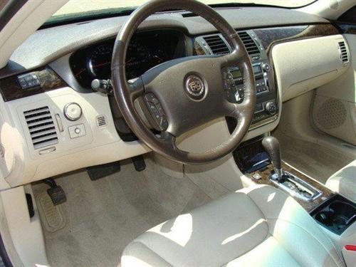 Cadillac DTS 2008 photo 2