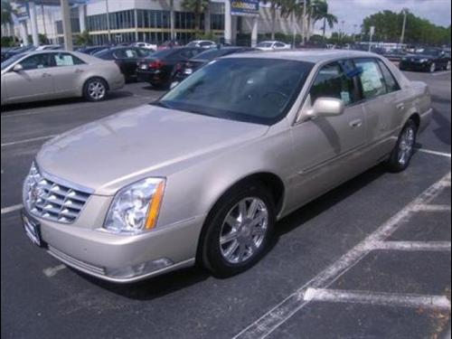 Cadillac DTS 2008 photo 1