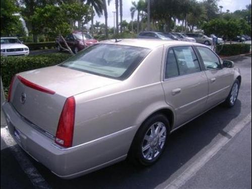 Cadillac DTS 2008 photo 2