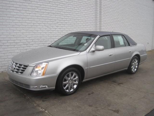 Cadillac DTS 2008 photo 1