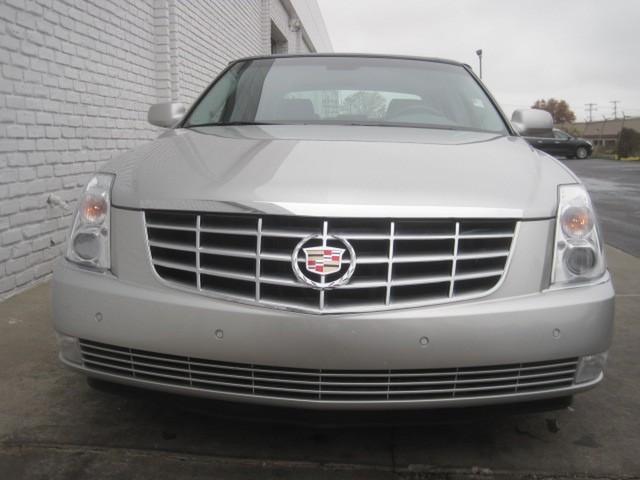 Cadillac DTS 2008 photo 2