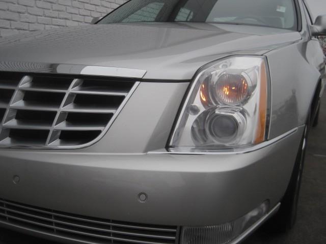 Cadillac DTS 2008 photo 3