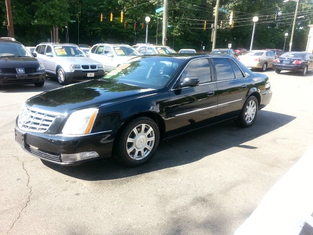 Cadillac DTS 4dr Sdn I4 SE-R Sedan