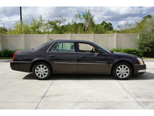 Cadillac DTS 2008 photo 1