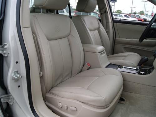 Cadillac DTS 2008 photo 1