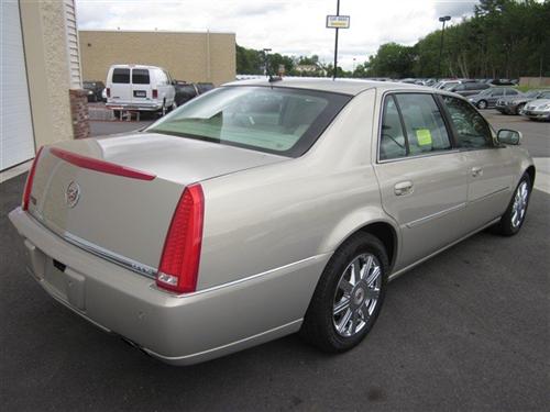 Cadillac DTS 2008 photo 1