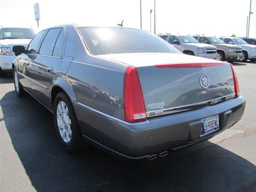 Cadillac DTS 2008 photo 2