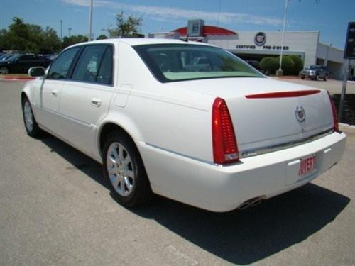 Cadillac DTS 2008 photo 2