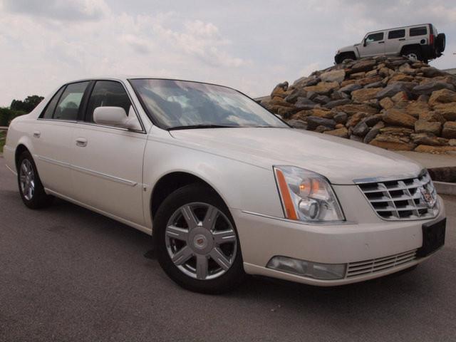 Cadillac DTS Unknown Sedan