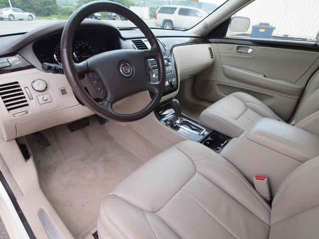 Cadillac DTS 2008 photo 2
