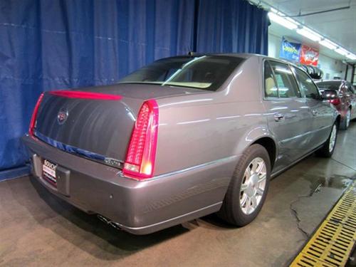 Cadillac DTS 2008 photo 2