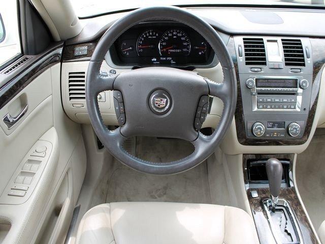 Cadillac DTS 2008 photo 2