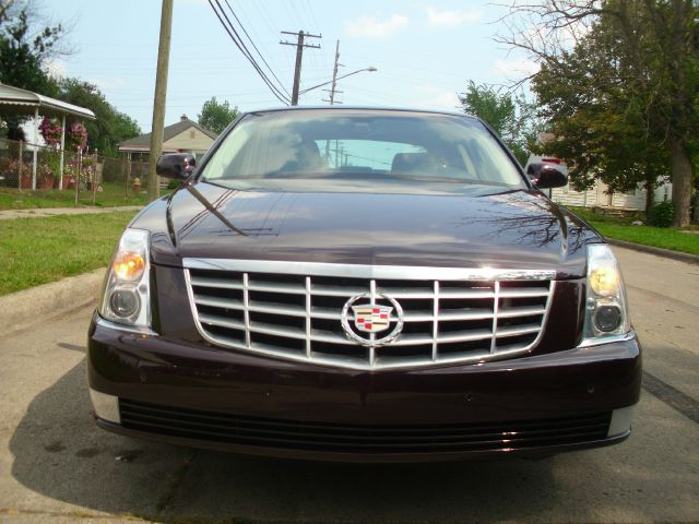 Cadillac DTS 2008 photo 2