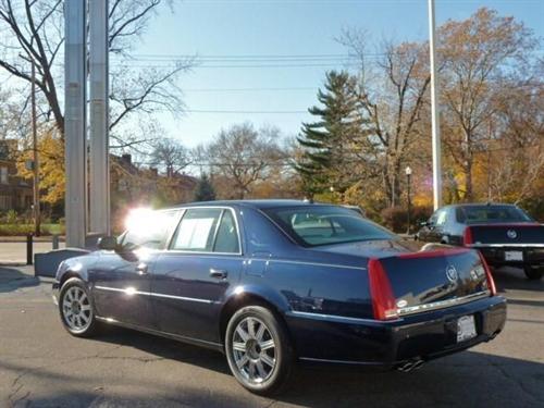 Cadillac DTS 2008 photo 1