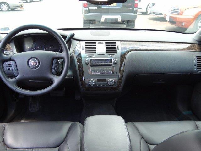 Cadillac DTS 2009 photo 2