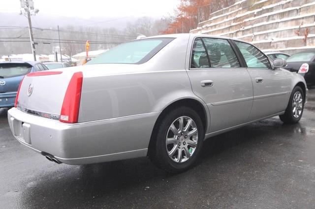Cadillac DTS 2009 photo 1
