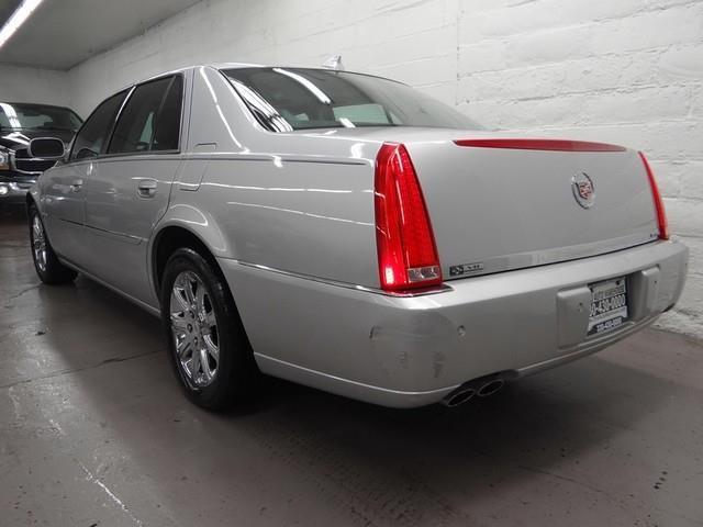 Cadillac DTS 2009 photo 3