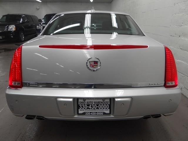 Cadillac DTS 2009 photo 4