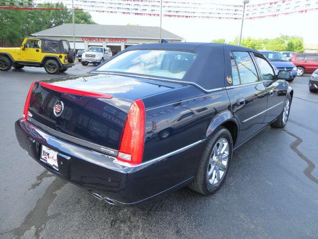 Cadillac DTS 2009 photo 2