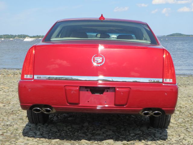 Cadillac DTS 2009 photo 1