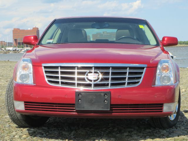 Cadillac DTS 2009 photo 2