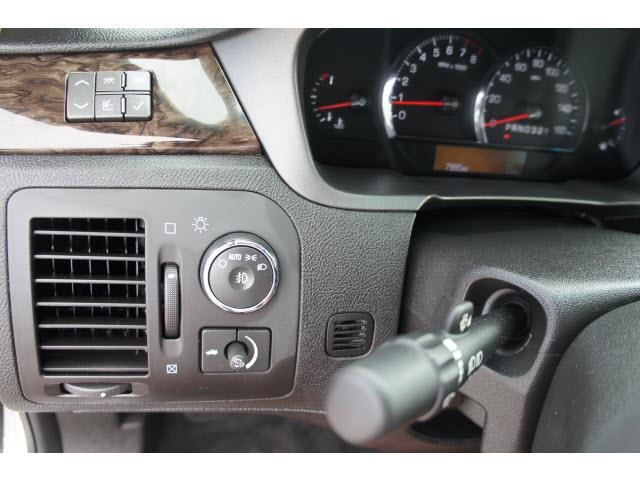 Cadillac DTS 2009 photo 2