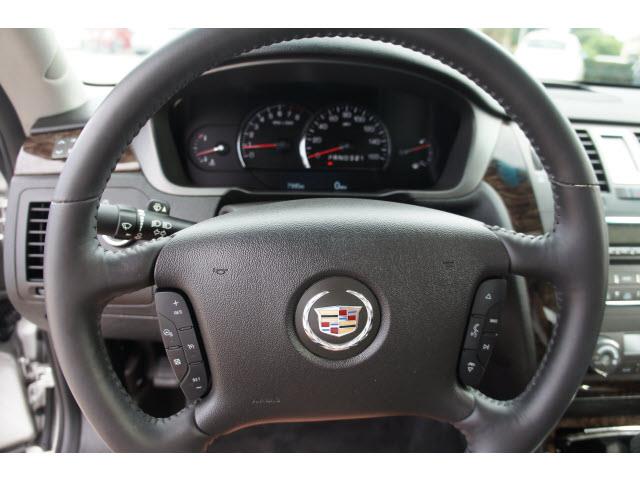 Cadillac DTS 2009 photo 4