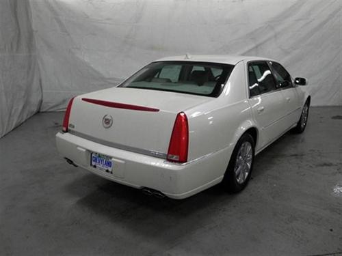 Cadillac DTS 2010 photo 3