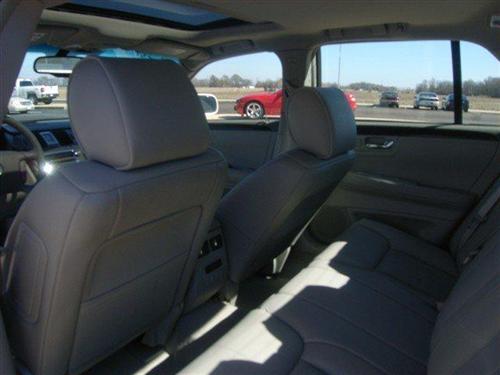 Cadillac DTS 2010 photo 2
