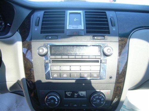 Cadillac DTS 2010 photo 3