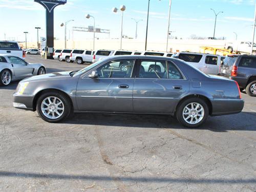 Cadillac DTS 2010 photo 1