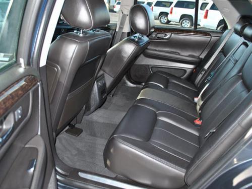 Cadillac DTS 2010 photo 3