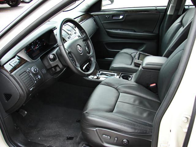 Cadillac DTS 2010 photo 4