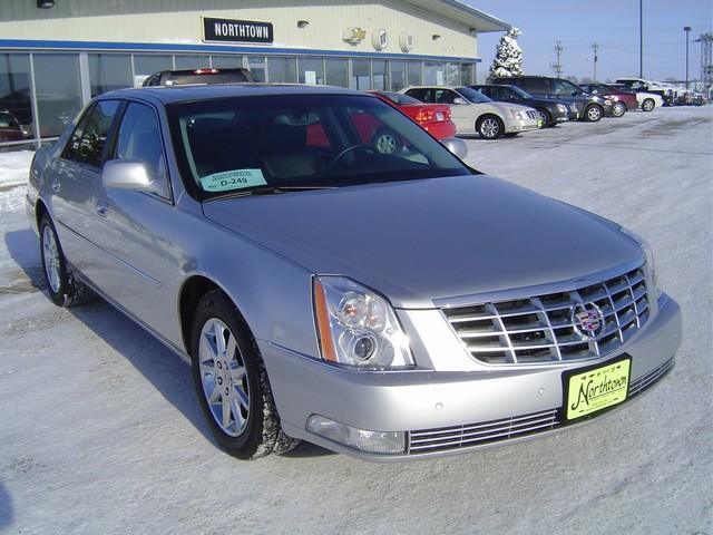 Cadillac DTS 2010 photo 4