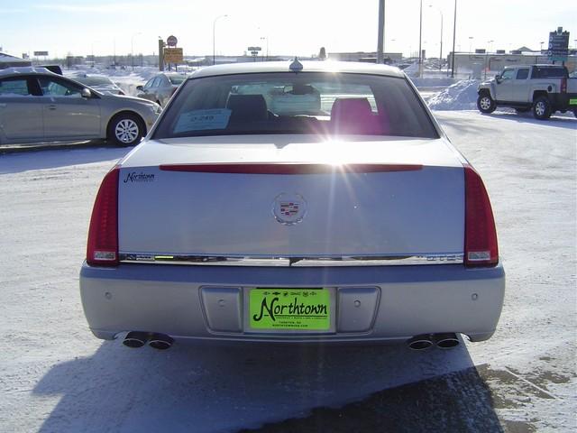 Cadillac DTS 2010 photo 5