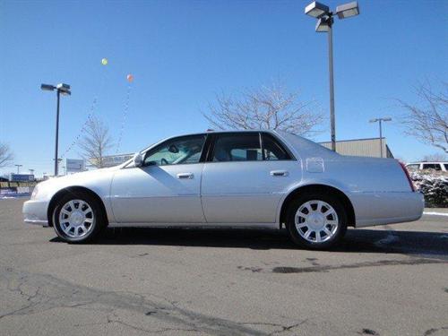 Cadillac DTS 2010 photo 1