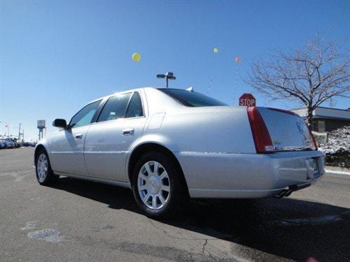 Cadillac DTS 2010 photo 2